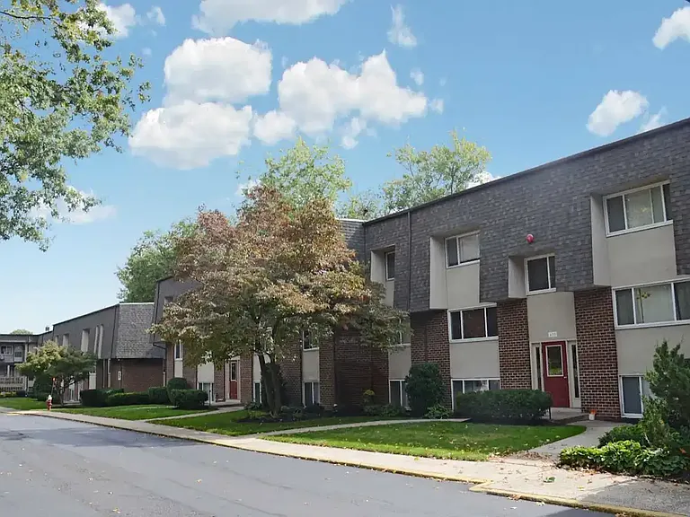 Towne Oaks Apartments — Photo 11