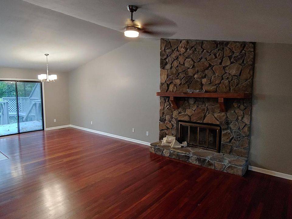 1st image of 4166 Jody Ct NE