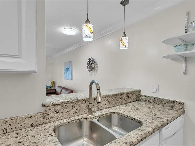 900 Avenue Z SE #A3 — Photo 11