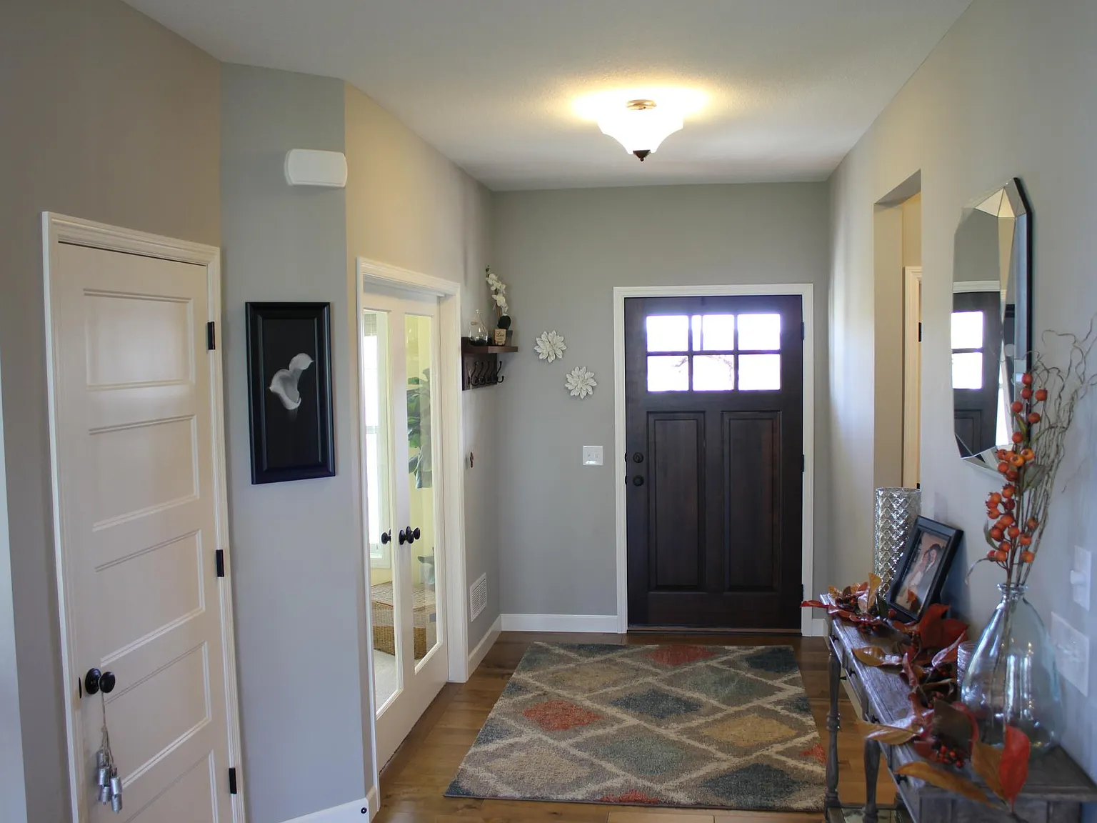 2608 Isabelle Dr — Photo 2
