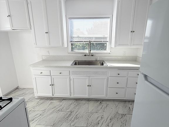 5th image of 927 Belmont Ave #927