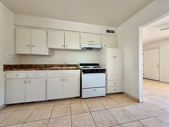 5th image of 5123 N 28th Dr APT 4