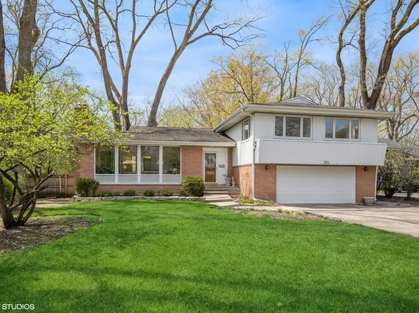 804 Strawberry Hill Dr, Glencoe, IL 60022