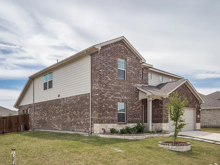 2401 Linto St — Photo 2