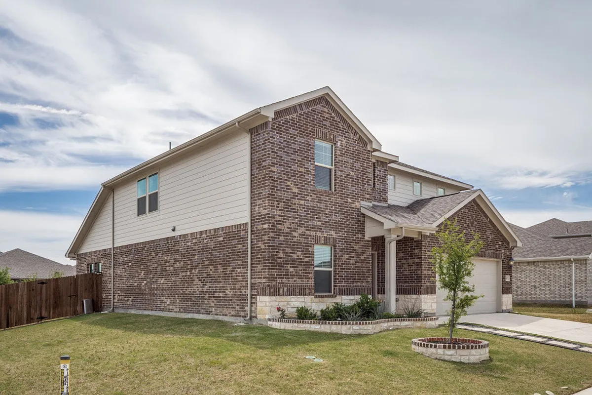 Building Photo - 2401 Linto St