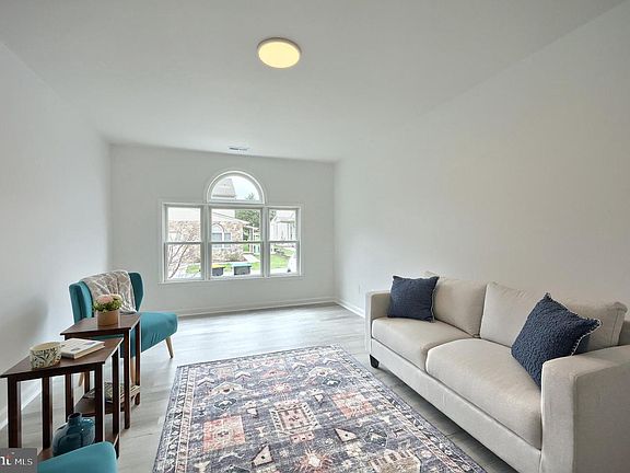 5th image of 413 Springbrook Ct