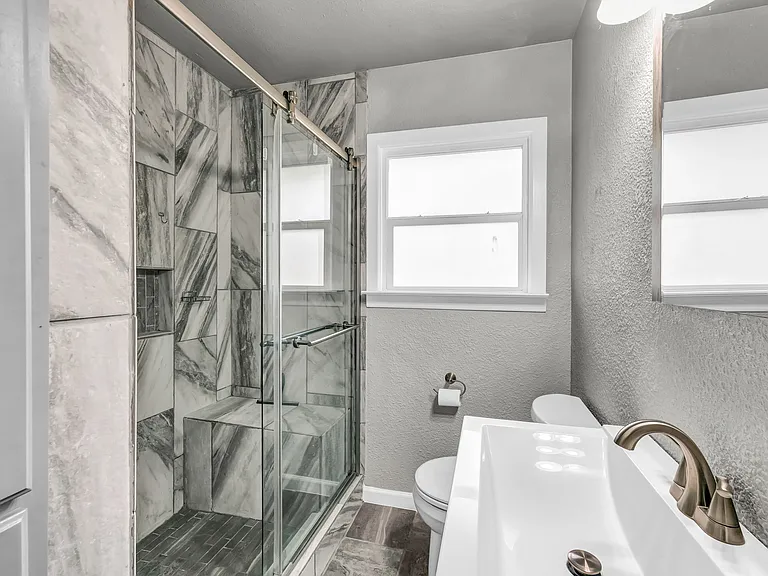 1220 S Lamar St — Photo 14