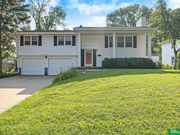 1111 Carriage Rd, Papillion, NE 68046