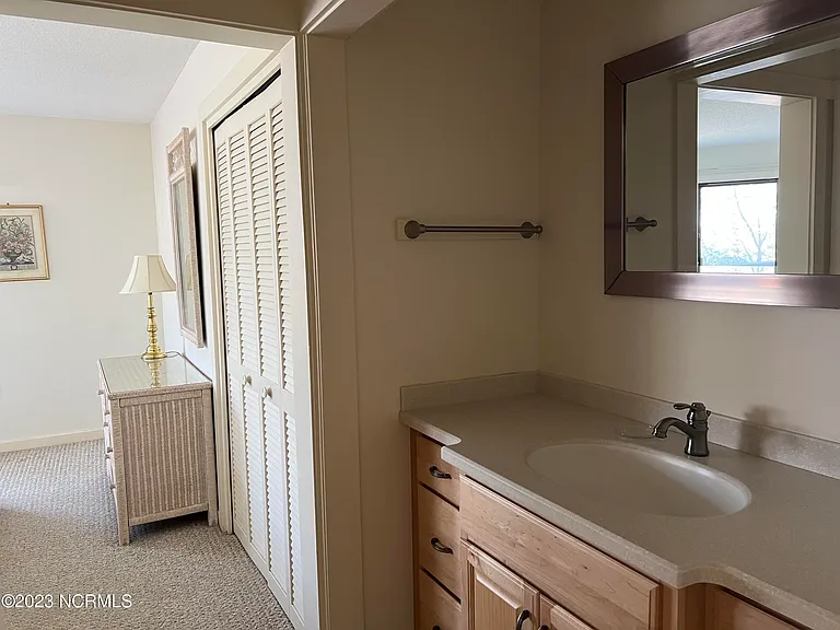 207 Foxkroft Dr — Photo 6