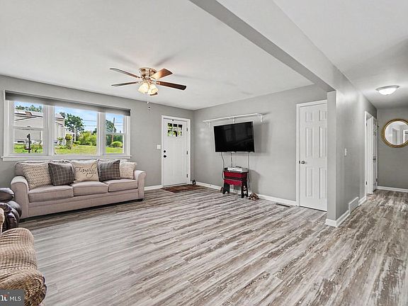 5th image of 5975 Clover Rd