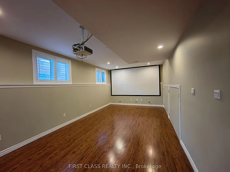 60 Wozniak Cres — Photo 16