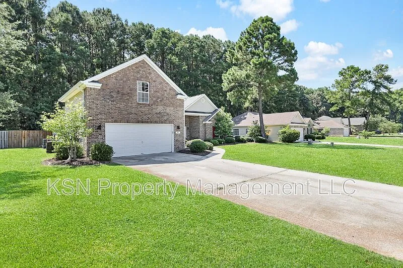 4 bed, 3.0 bath, 2436 sqft, $2,600 — Photo 2
