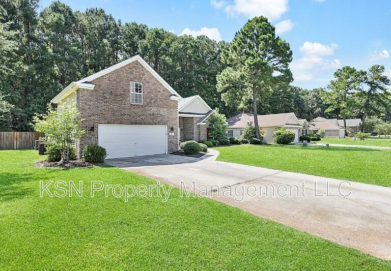 121 Tappan Zee Dr — Photo 2