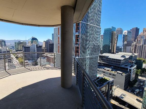 3rd image of 333 1st St Penthouse 2104