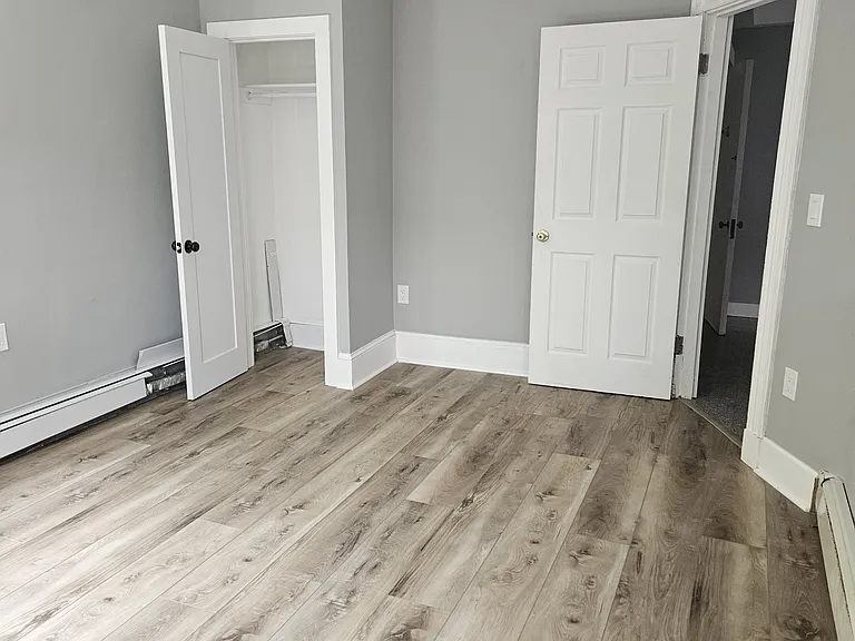 14 Hillside St — Photo 8