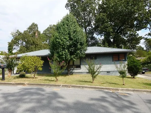 3 Walker Dr SW, Rome, GA 30165