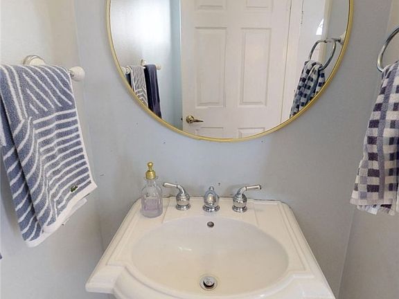 3rd image of 17727 Merridy St