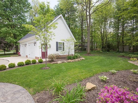 3rd image of 1137 Meadowview Dr NW