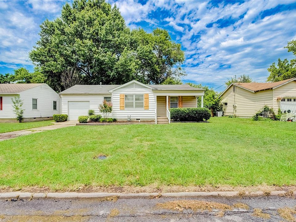 1st image of 208 E 12th Pl