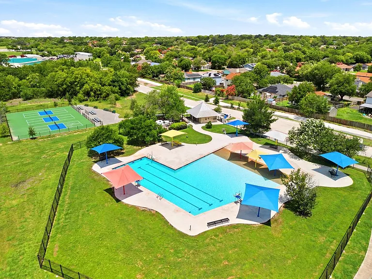 1114 Churing Dr — Photo 45