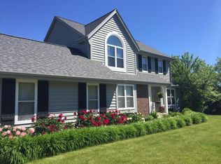 N52W16498 Oak Ridge Trl, Menomonee Falls, WI 53051