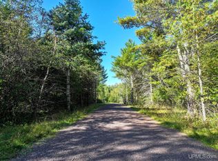 46161 Fairway View Dr, Houghton, MI 49931