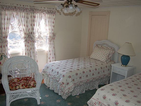 4th image of 411 N Washington St