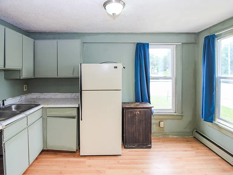 220 W Russell St #2 — Photo 4