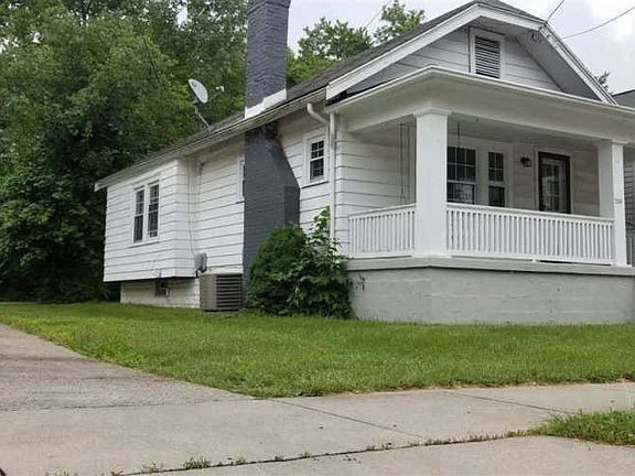 3rd image of 2718 Alexandria Ave