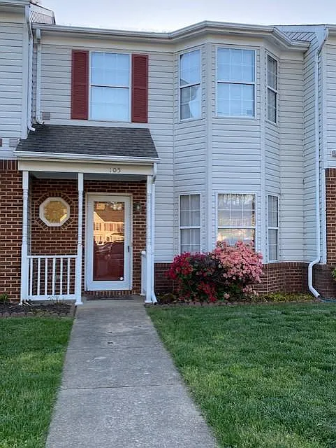 105 Sterling Court — Photo 1
