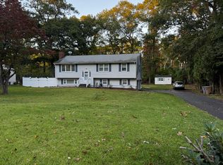 14 Maplewood Dr, East Lyme, CT 06333