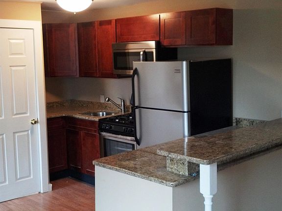 3rd image of 708 N Franklin St APT 14