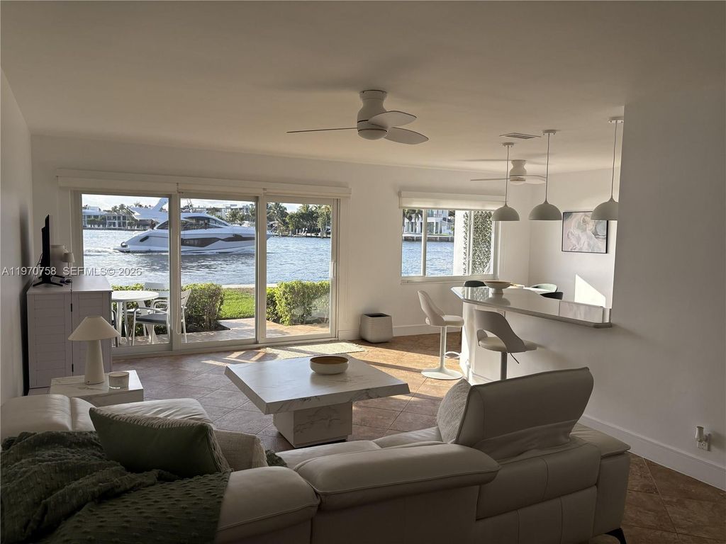 1201 S Riverside Dr APT 107, photo 3