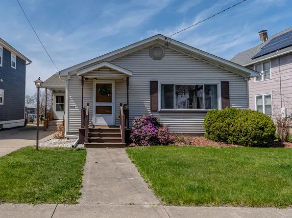 764 High St, Aurora, IL 60505