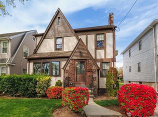 299 Carnation Ave, Floral Park, NY 11001