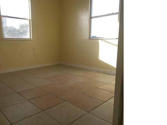 3rd image of 1525 NW 1st Pl APT 20