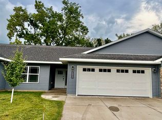 605 3rd St, Delhi, IA 52223