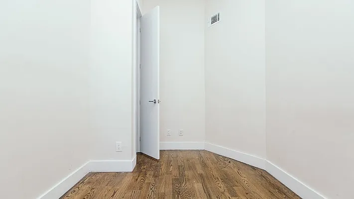 Rented by Nooklyn NYC LLC | media 25