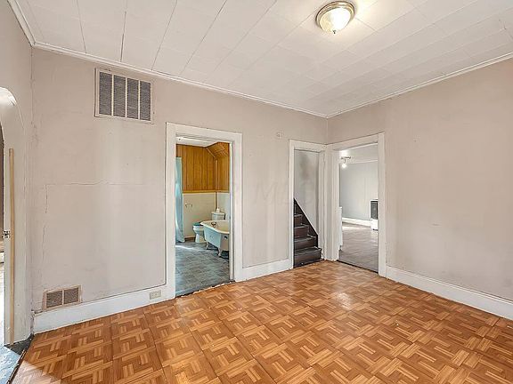 5th image of 427 Uncapher Ave