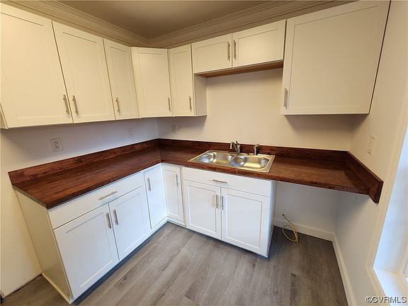 5th image of 9239 Carver Ave