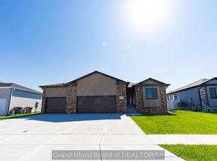 1647 Stonewood Ave, Grand Island, NE 68803