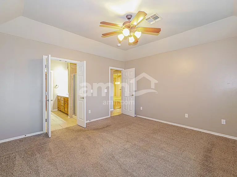 945 Ethan Ln — Photo 10