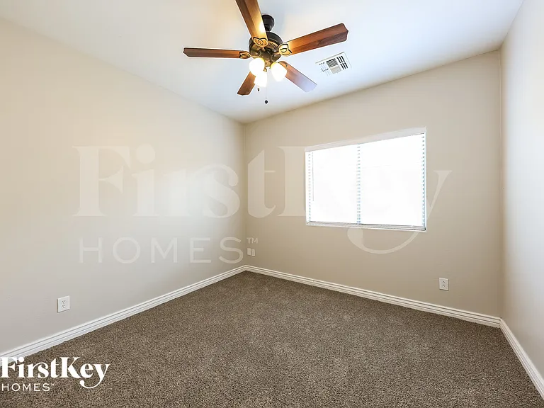 5737 W Pedro Ln — Photo 13