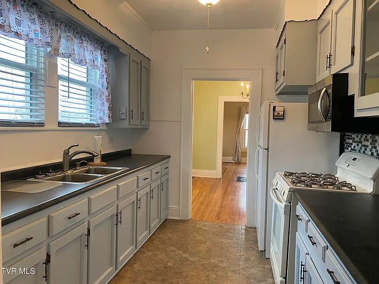 600 Franklin St — Photo 4