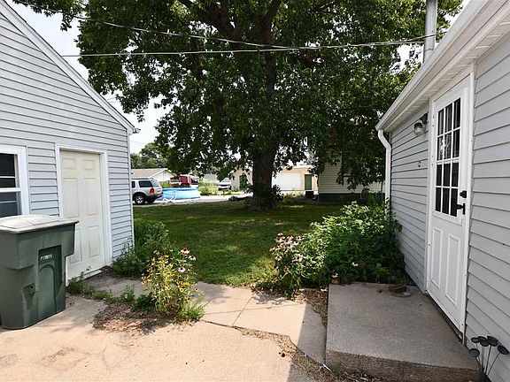 5th image of 906 E 26th St