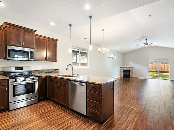 5th image of 11909 NE 31st St