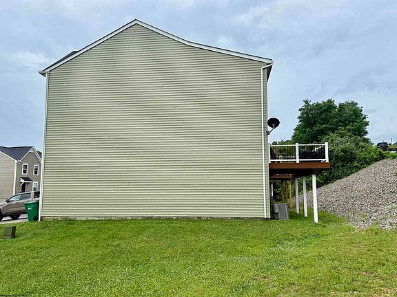 3rd image of 102 Kingsbury Ct
