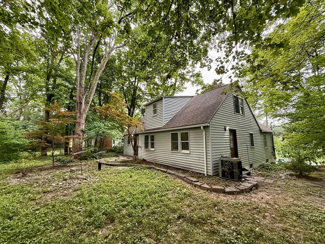4 bed, 2.0 bath, 1751 sqft, $4,500 — Photo 2