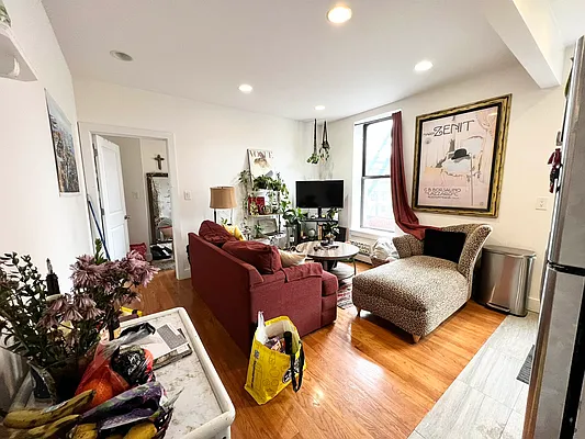 Rented by EastMount Realty LLC | media 2