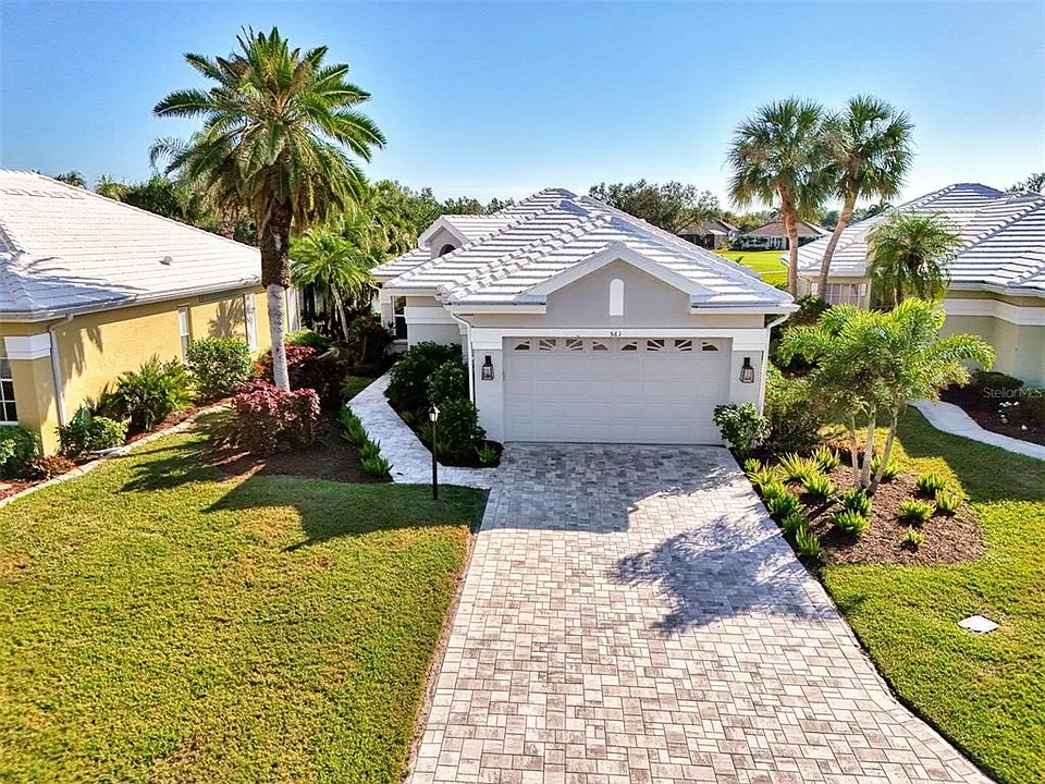 561 Fallbrook Dr